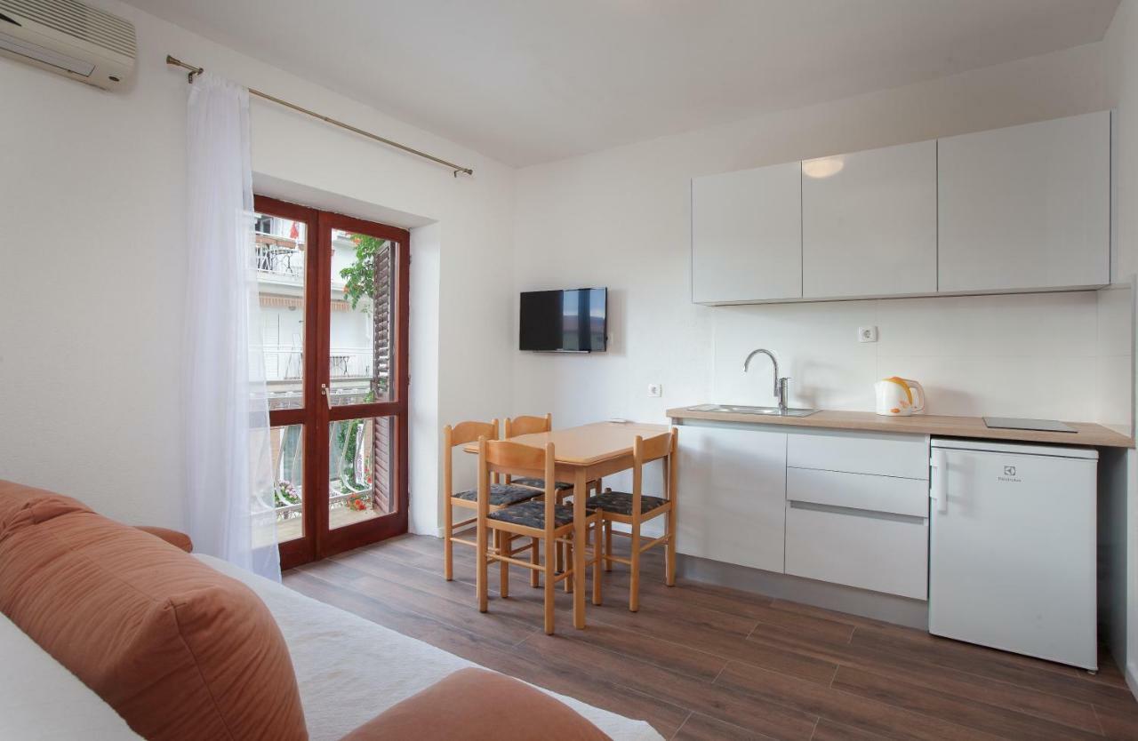 Apartmani Tina Podgora Exterior foto